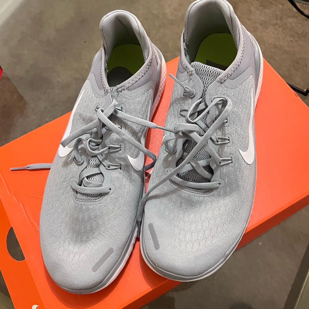 Sellin my Nike free rn 2018. Only worn once (men’s) size 12